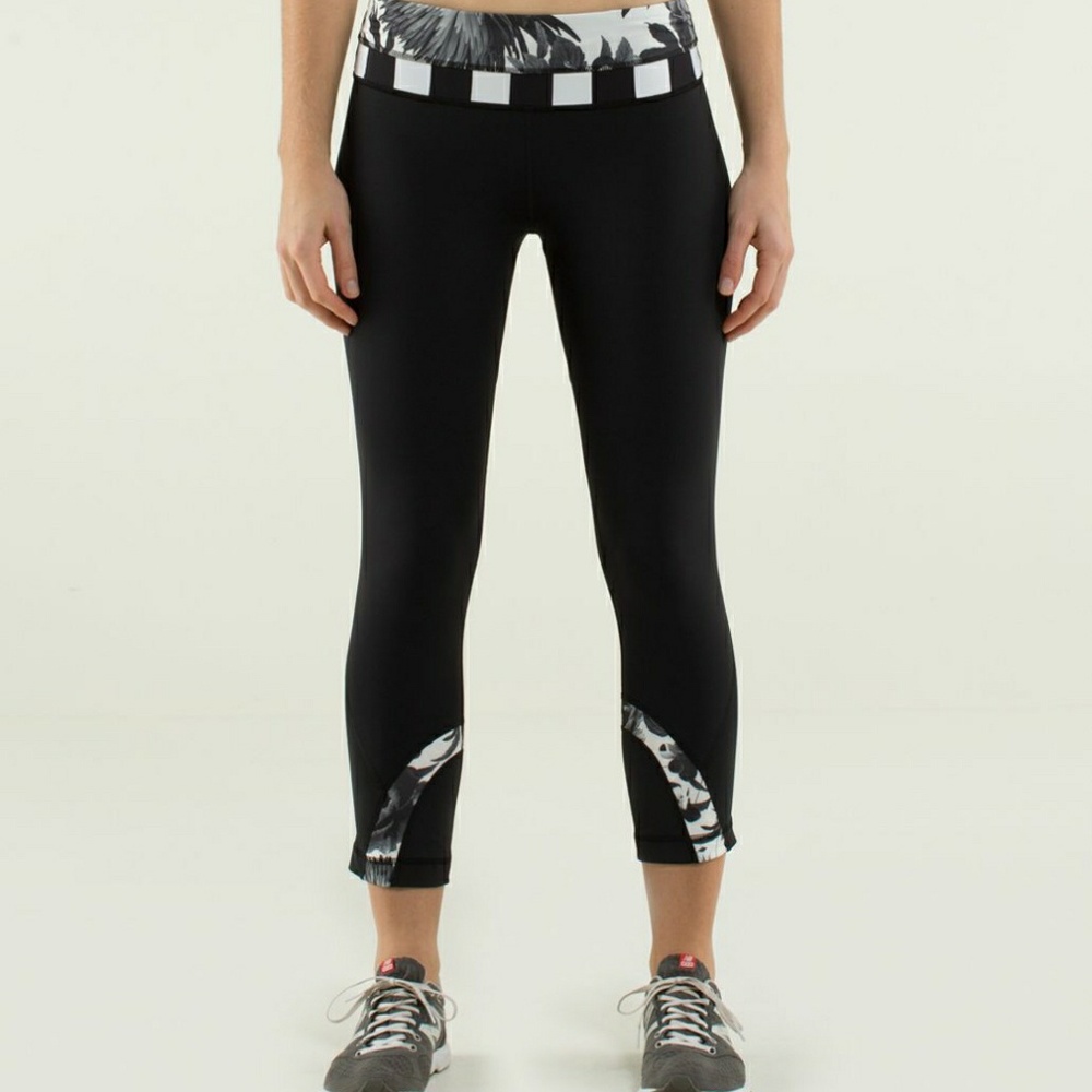 lululemon Inspire Crop Black Floral Brisk Bloom 6 - Picture 2 of 8